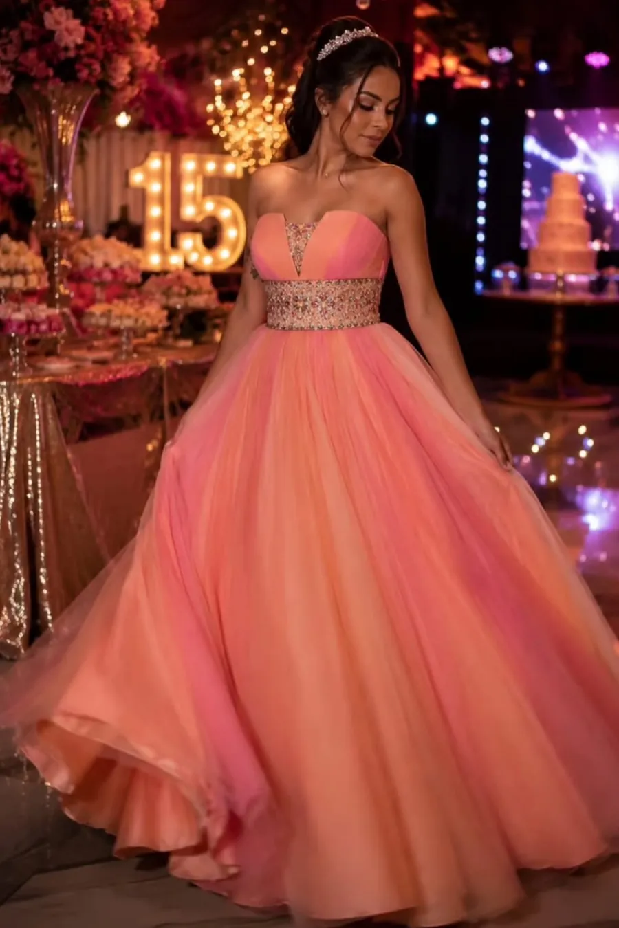 Vestido de debutante salmão em tule, com cinto bordado em pedraria e saia ampla